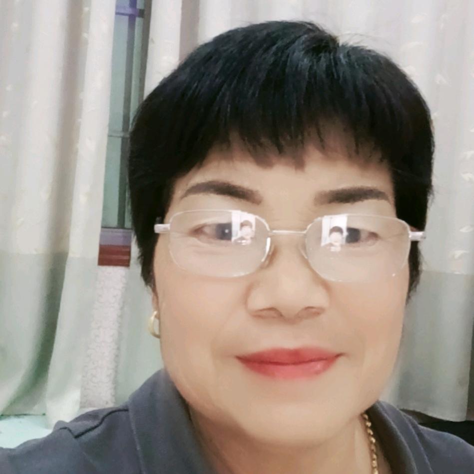 含着眼泪笑
