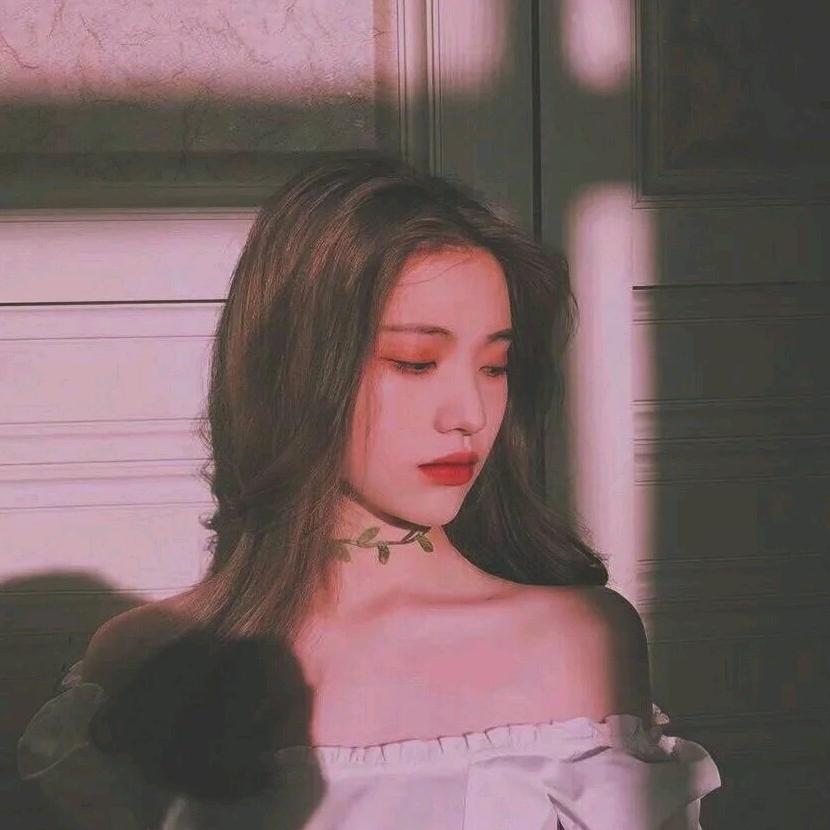 脸庞灿烂的微笑