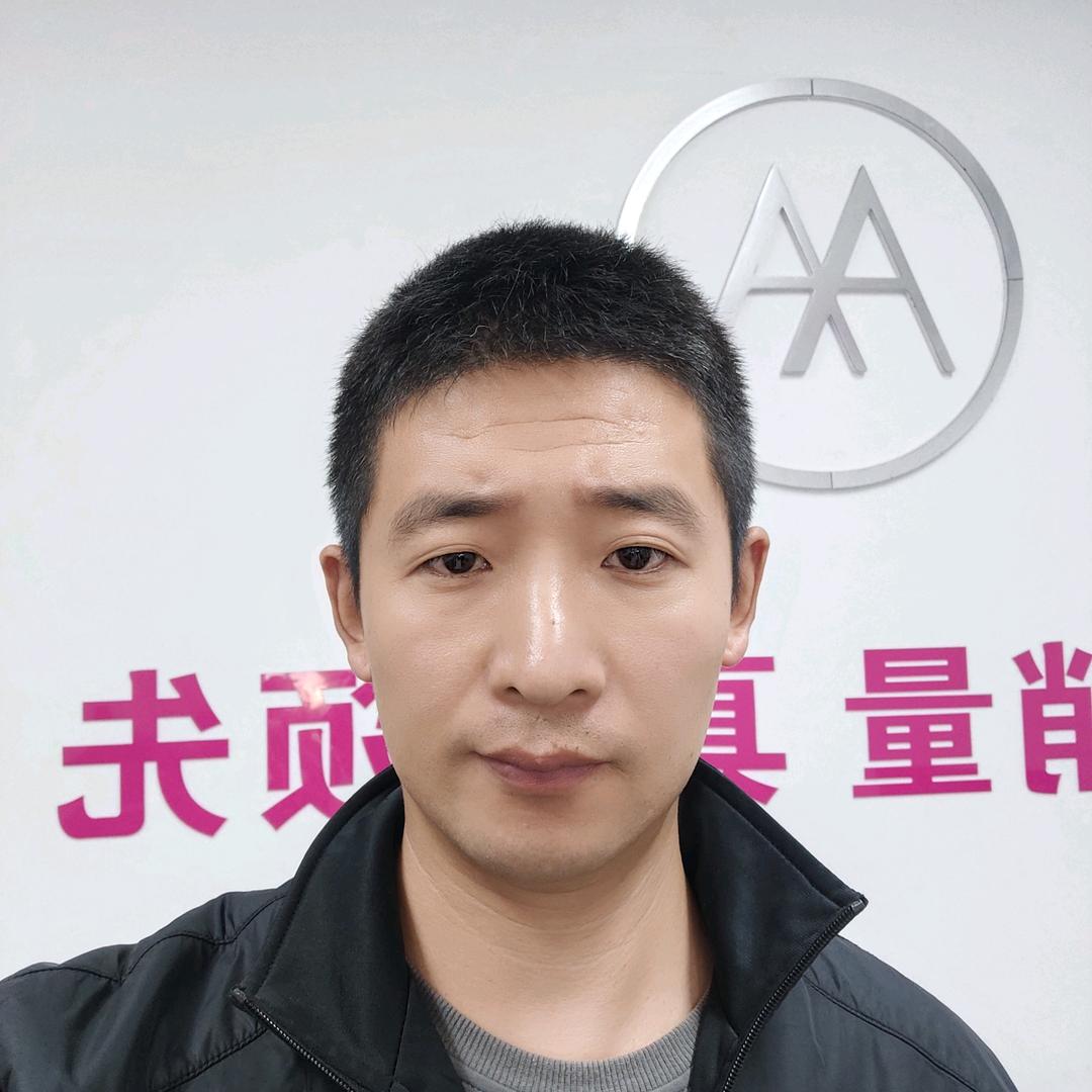 小哥胡修车