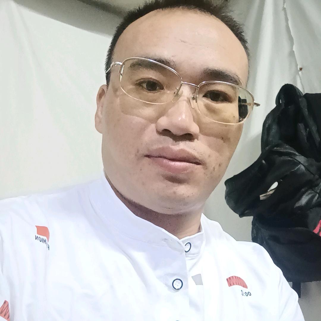 专业美缝师何师傅