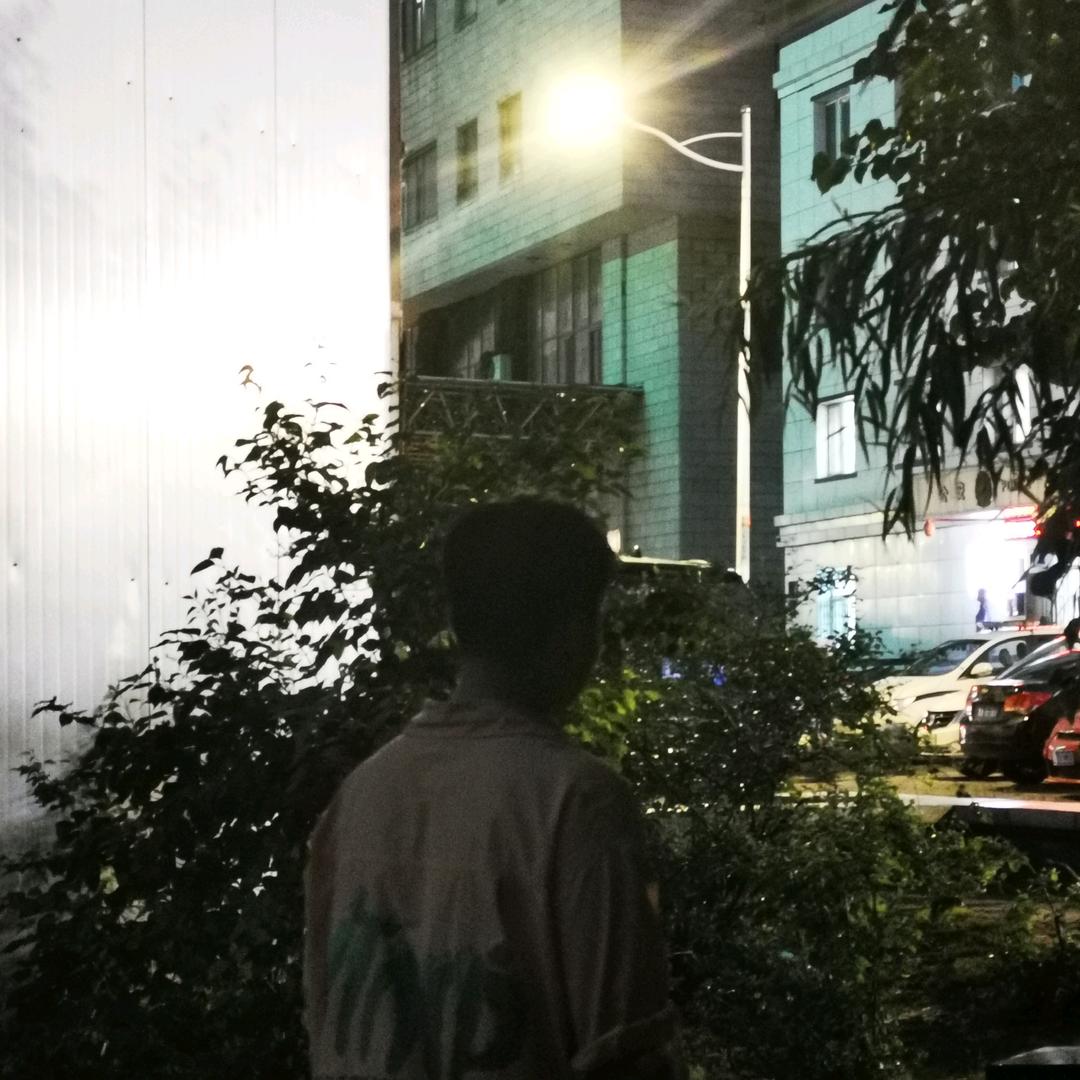 爱玩滑板的小轩