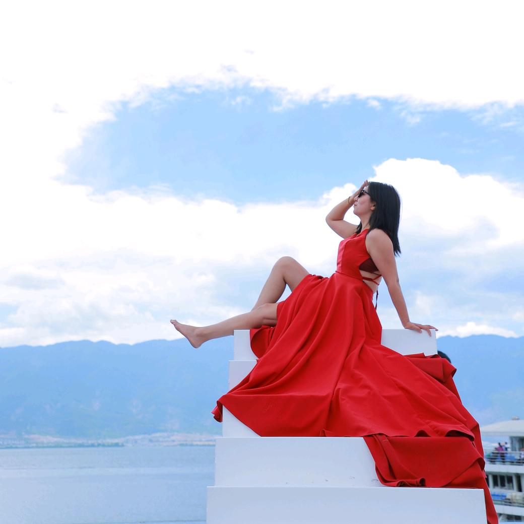 卖潮鞋的小姐姐