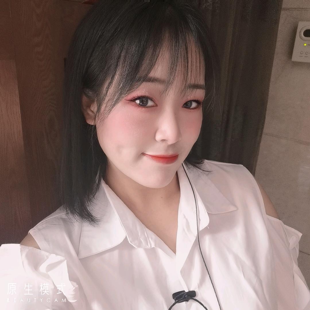 小虎牙妹