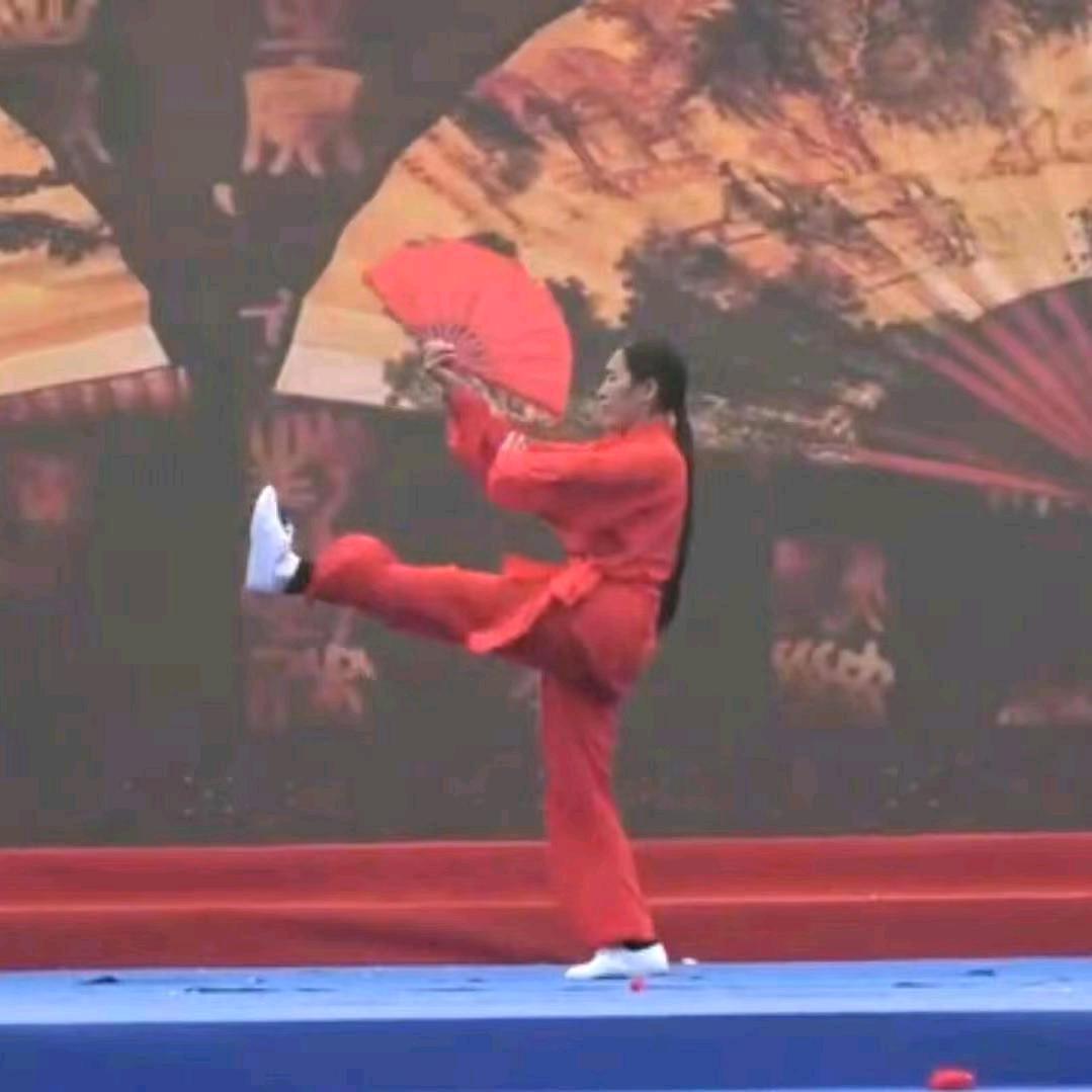 邓冬英、龙口镇（丰溪）武术队