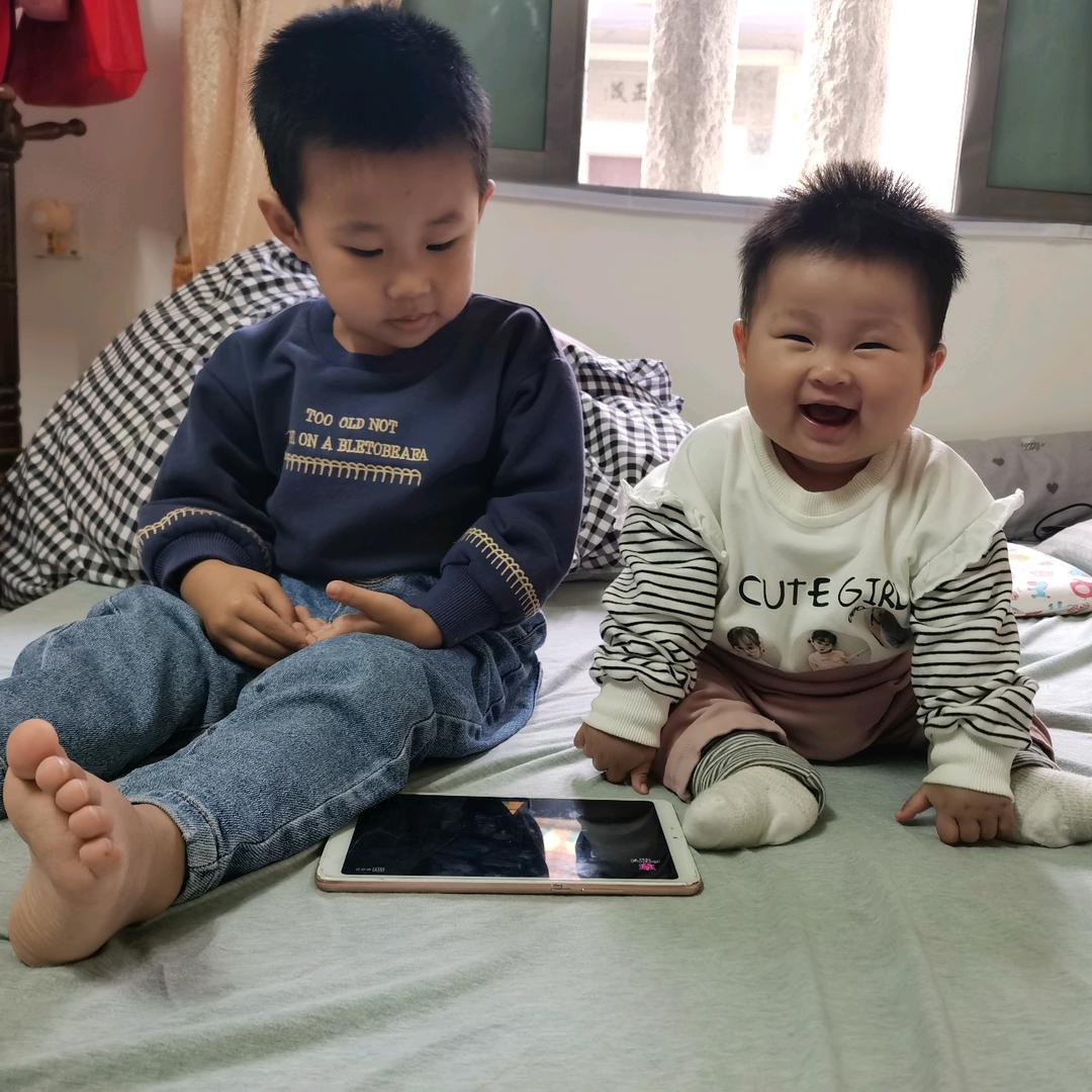 书豪和芸婕的妈妈