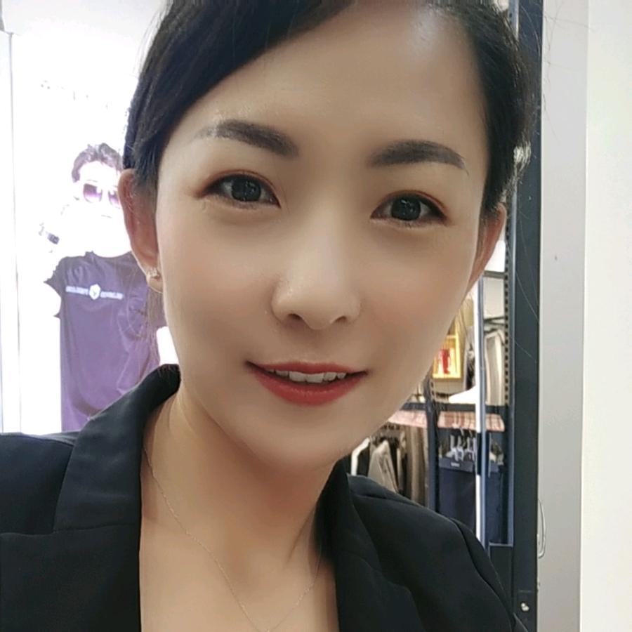 轻盈的燕儿