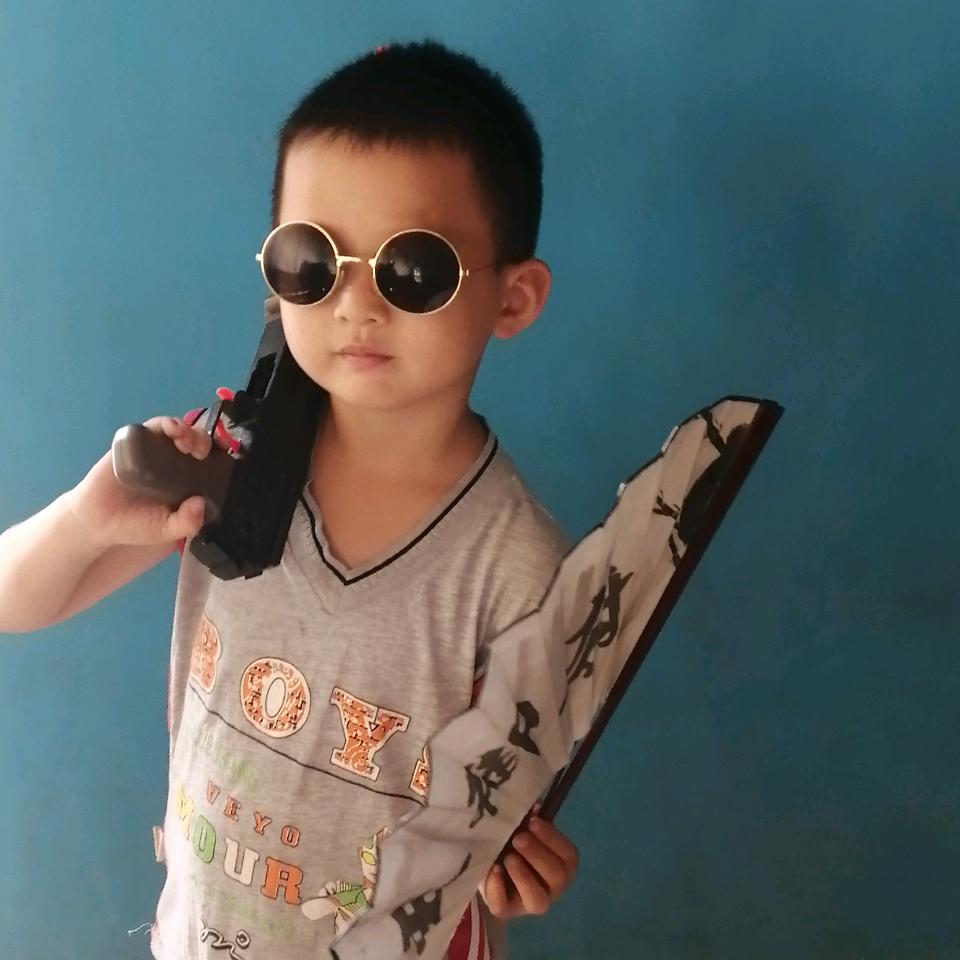 专业各种规格杨皮，杨木扣住。