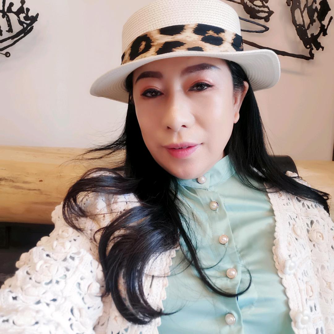 溪蔺休闲服饰素冬专柜