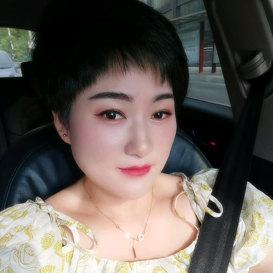 云与海.