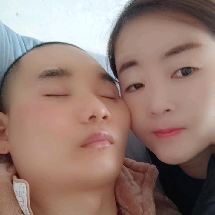 坚强的穿穿与娟子