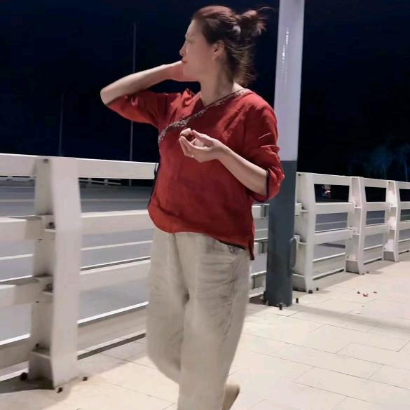 莉姐爱唱歌