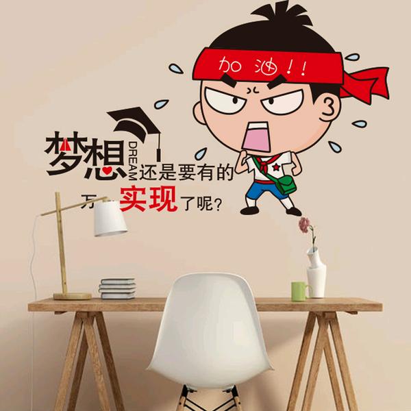 光屁股小男孩