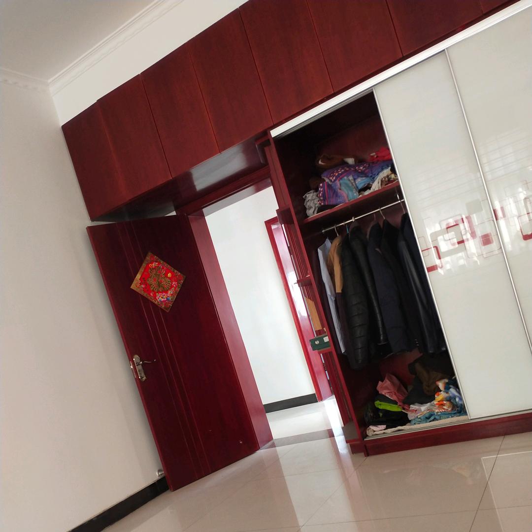 《向东！邻里！》