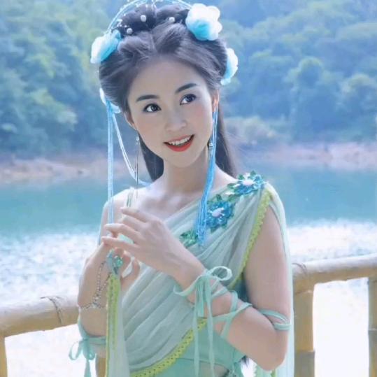 冷月葬花魂，寒塘灬