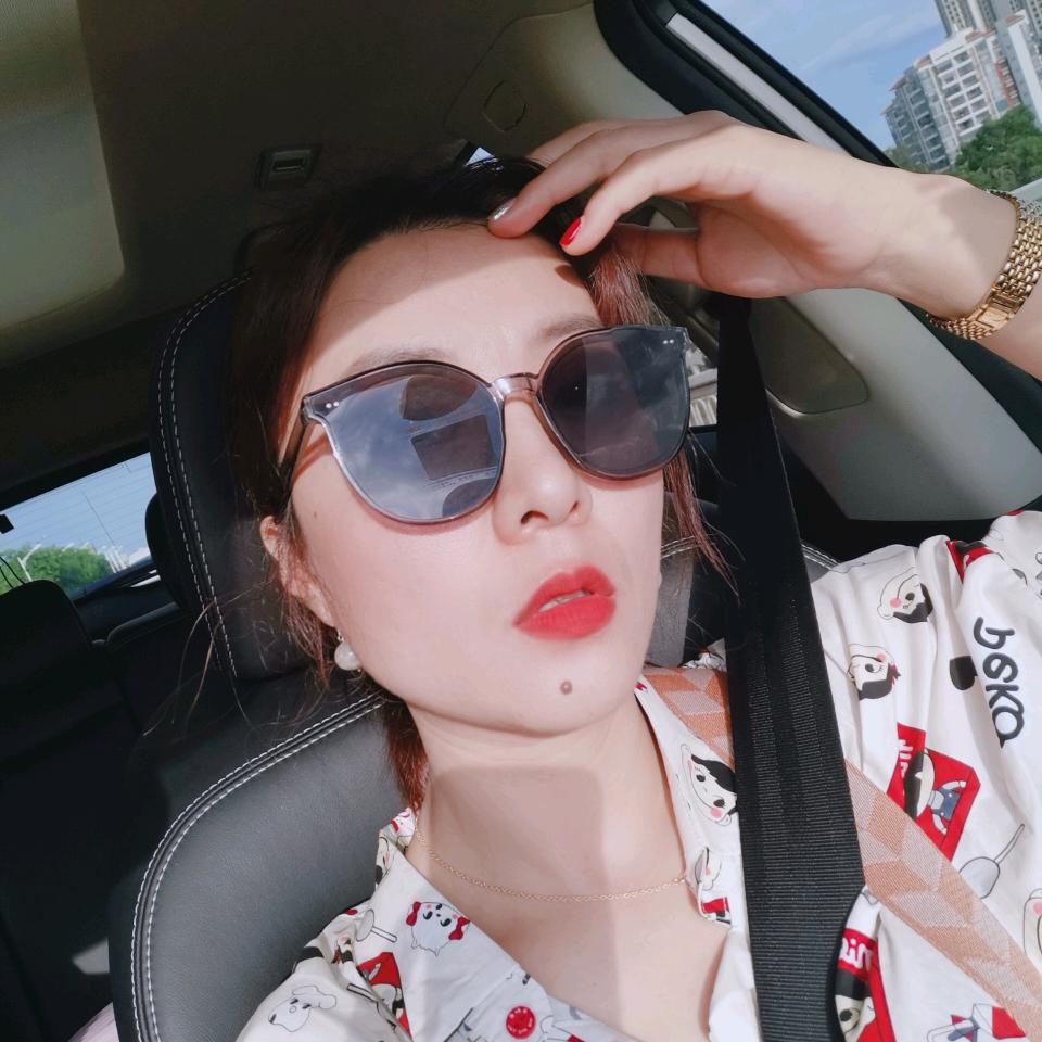 在海南做香养的小金