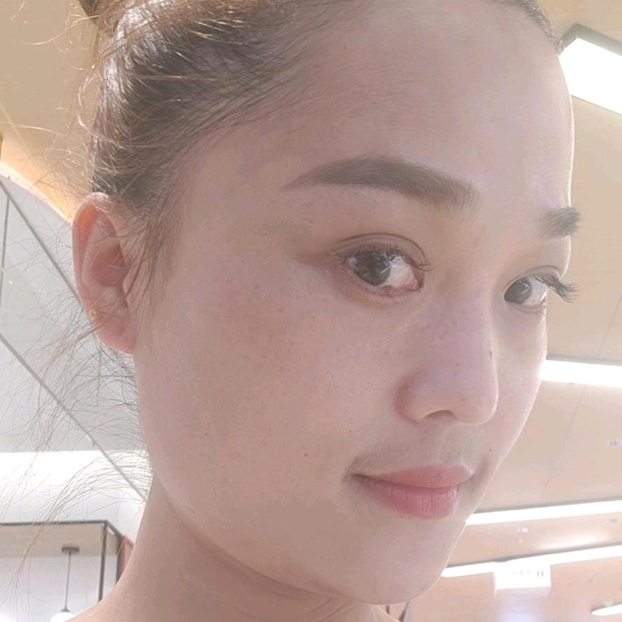 被风吹过的小花