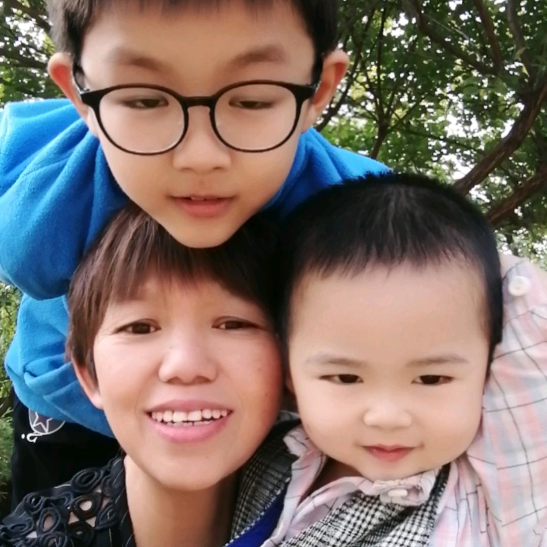 俩个宝贝的奶奶鱼儿