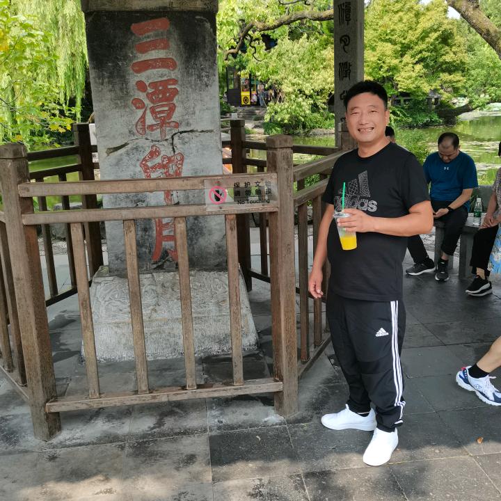 桃花依旧笑春风