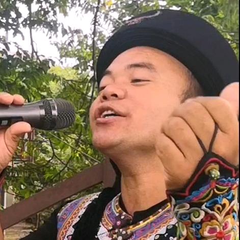 哈尼歌手李者呼