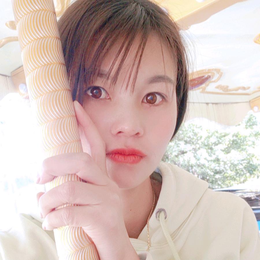 小邓      卖不脱妆的妃漾迷粉底液