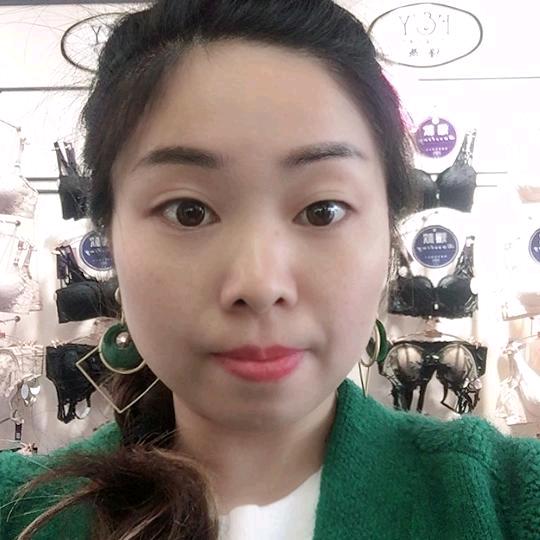 爱亦心伊时尚内搭特色风格店