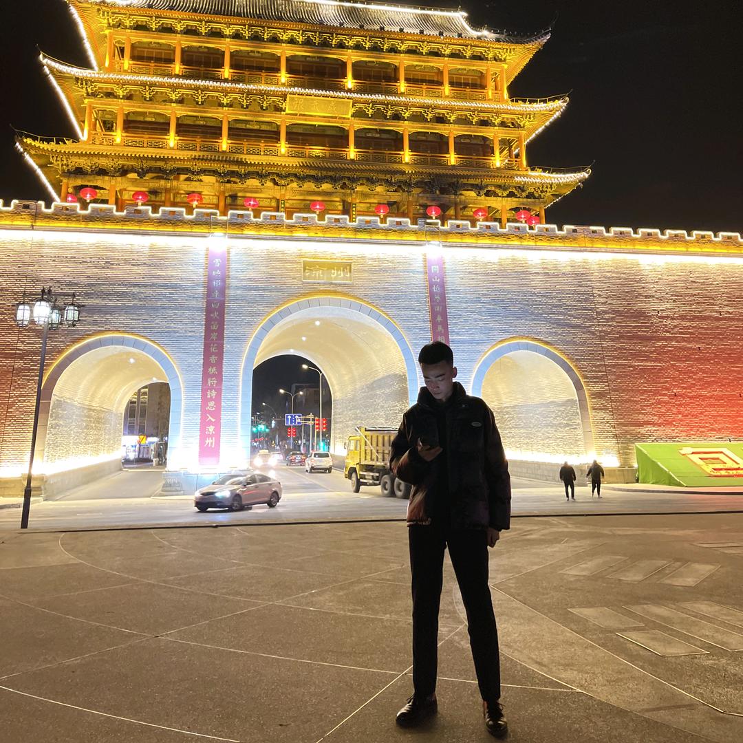 新伟创～卢腾伟