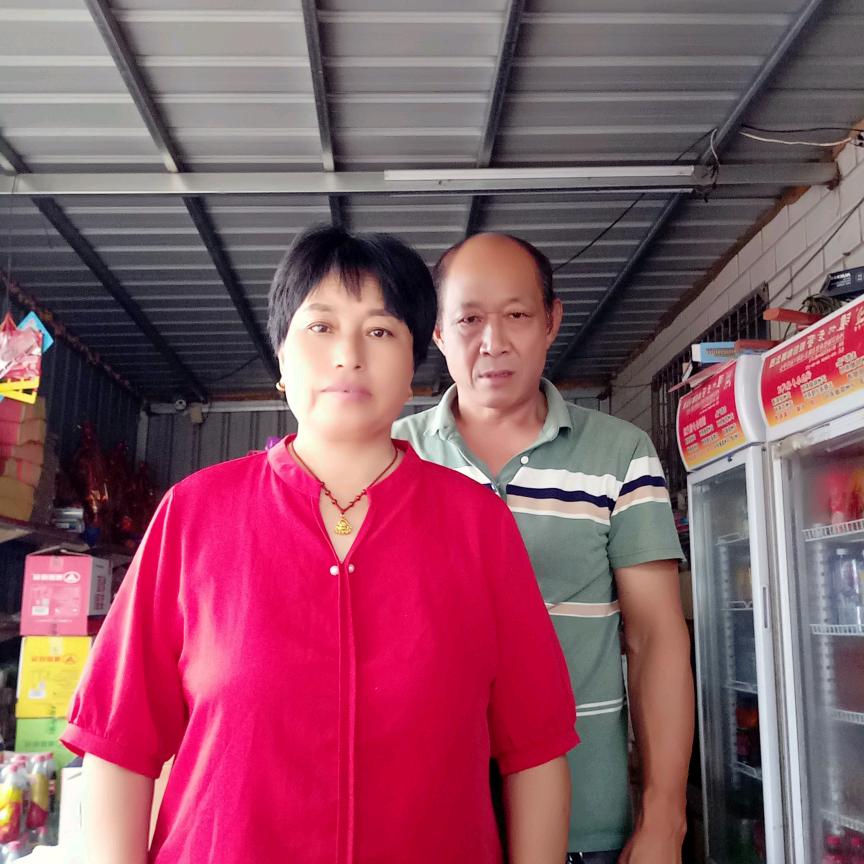 爱好唱戏  张翠荣