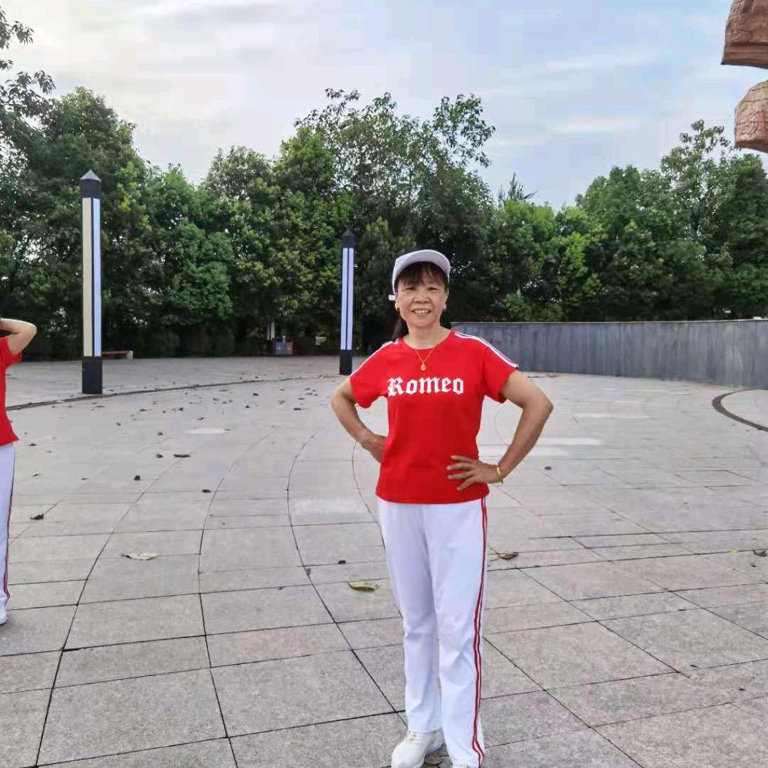 杨小英