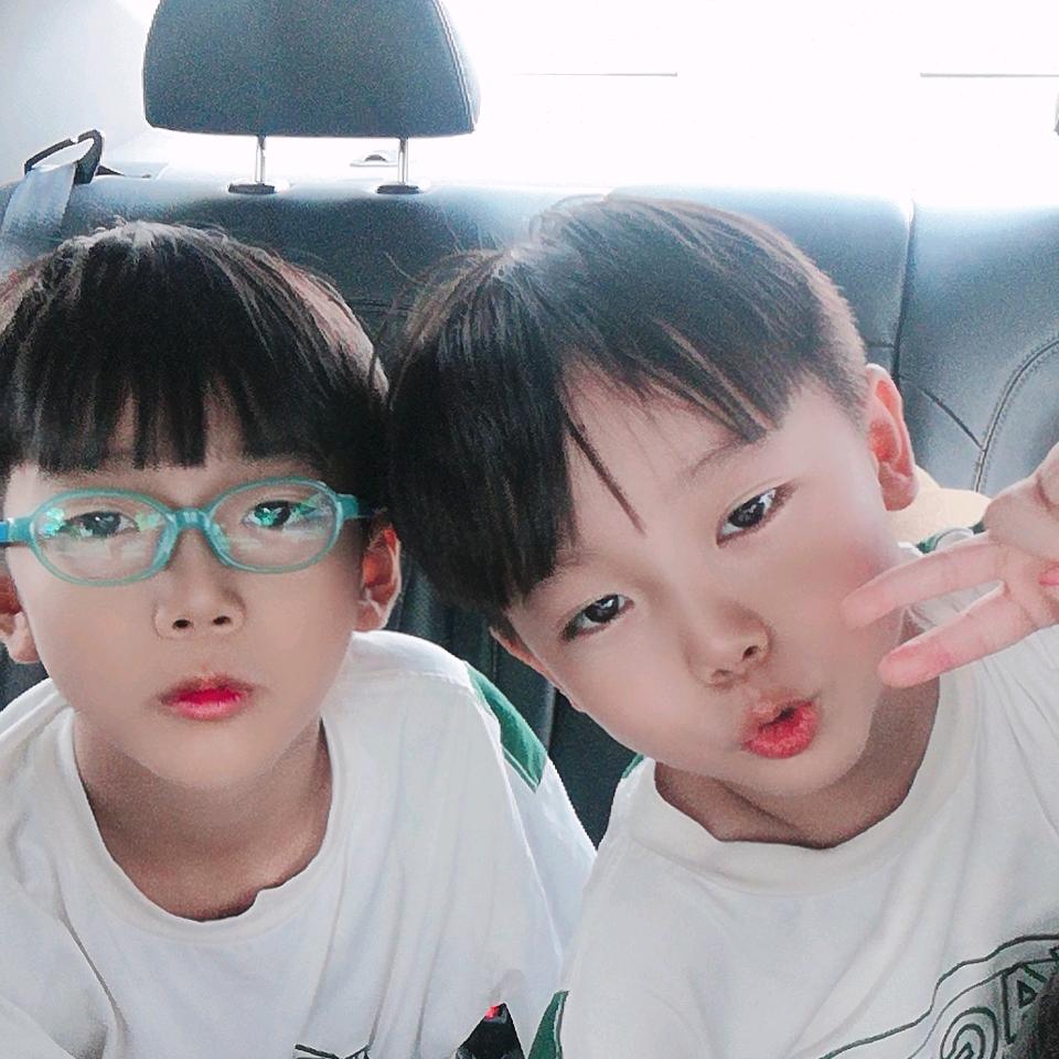 双胞胎兄弟JJ&JJ