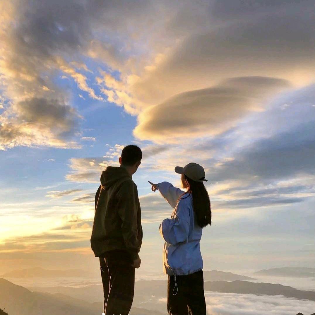 小猫🐾吃香菜yanฅ