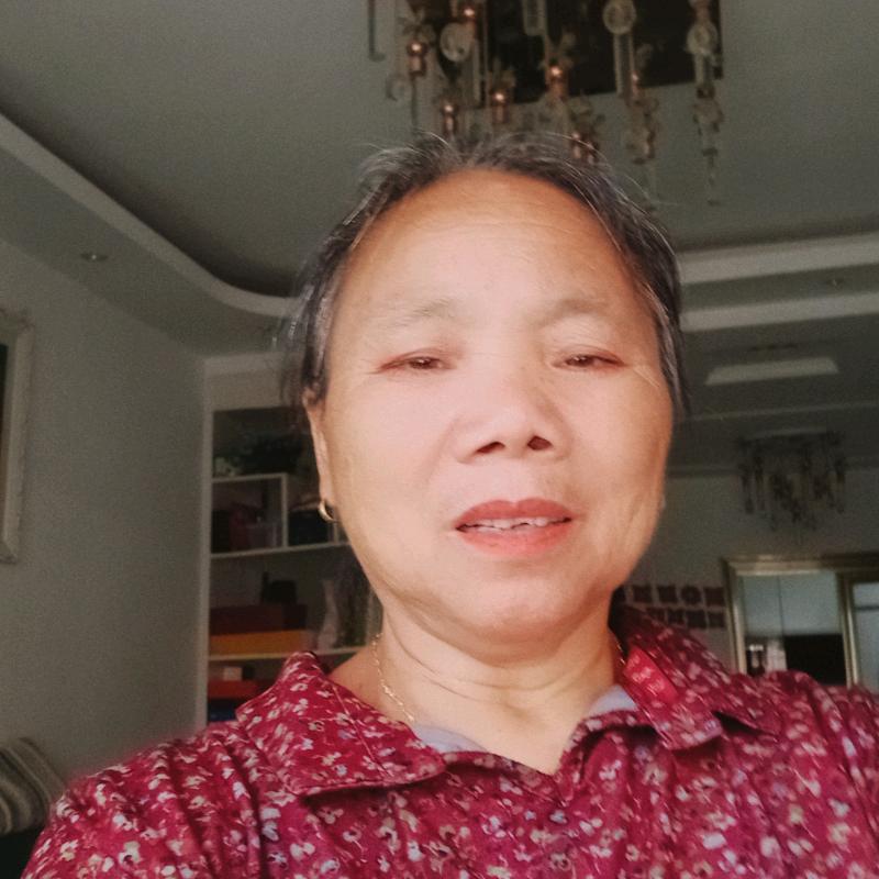 开开心心的一家人