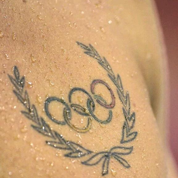 蓝桉长在洱海边