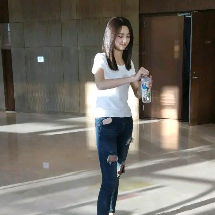 婷婷街拍