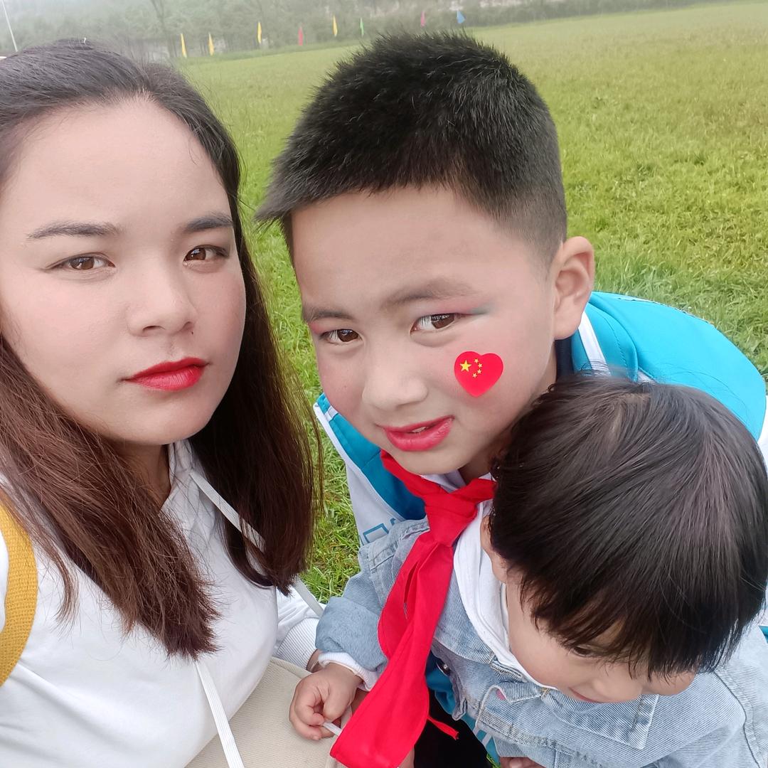 假 装(♡>𖥦<)/♥快乐