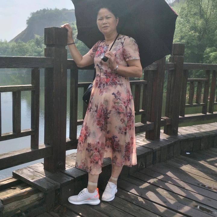 英子