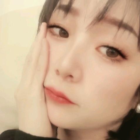 HY   饰品在橱窗