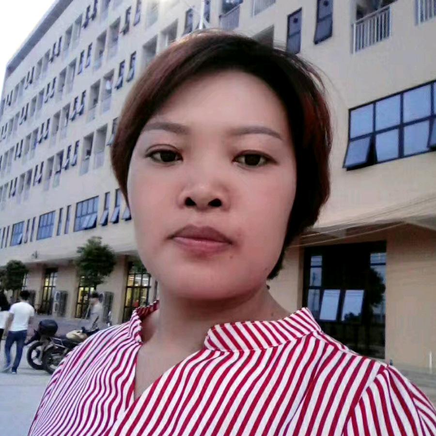 夫妻俩园洲贴砖