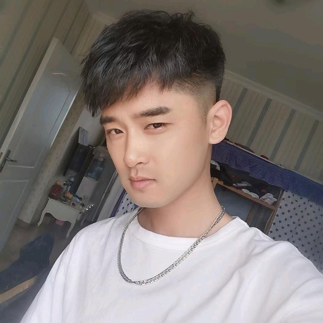振(●—●)