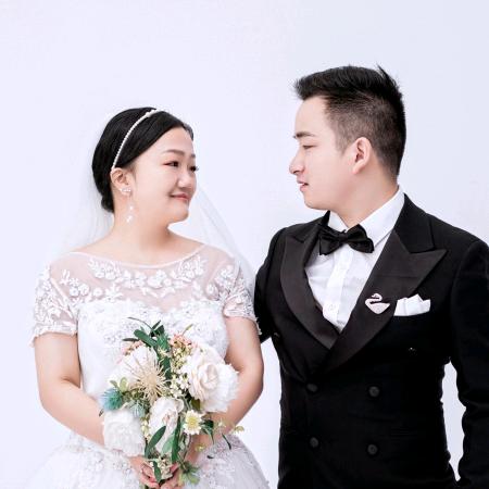 小草<(｀^´)>～～～