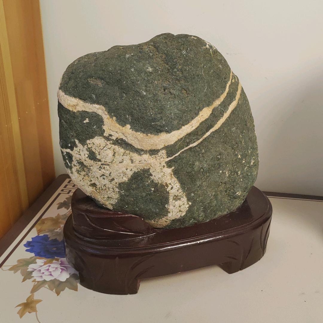 松下溪流漾晴碧