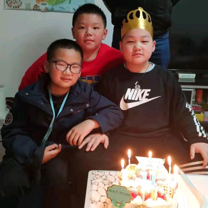 小时候"哭着哭着就笑了""♂