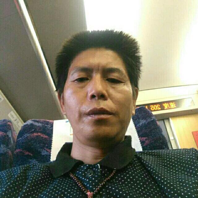 贺总:专业做水磨石地面、倒路面各项建筑工