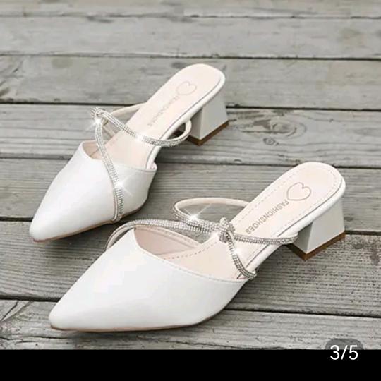 品轩韩版女鞋店