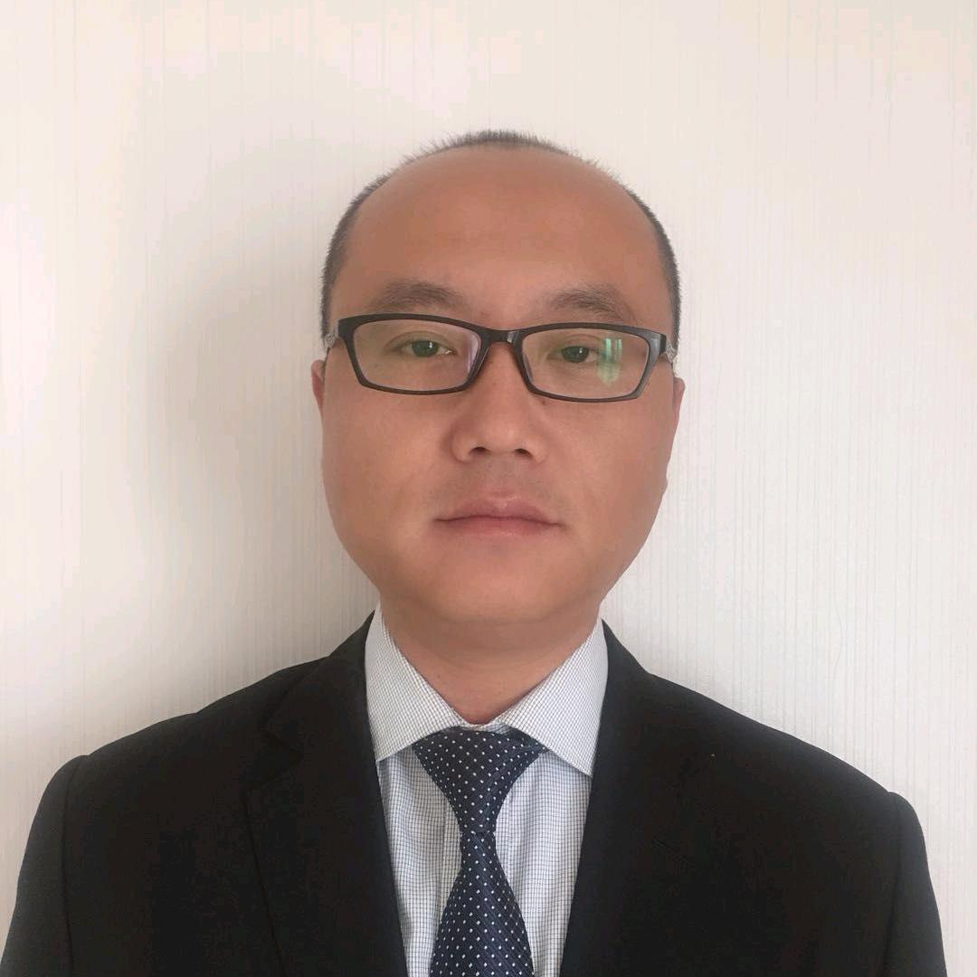 一个不误正业的光头