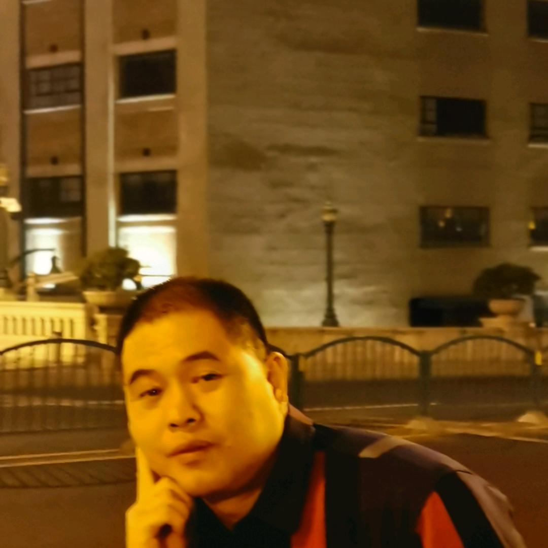 爱健身大叔