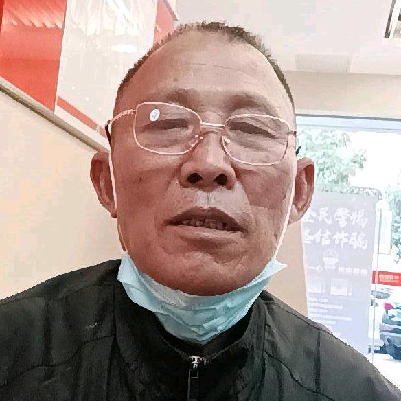 我叫王耀阳，本人创作大腰鼓，手鼓，二铃鞭