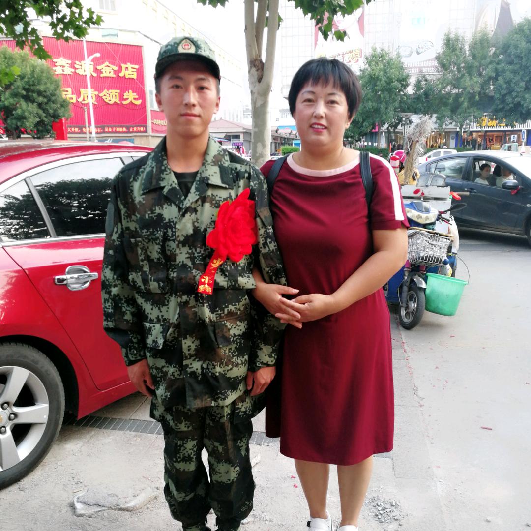 俩儿，俩儿媳妇的妈