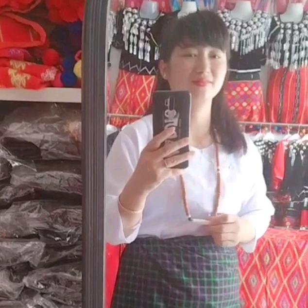 章凤麻南景颇服饰