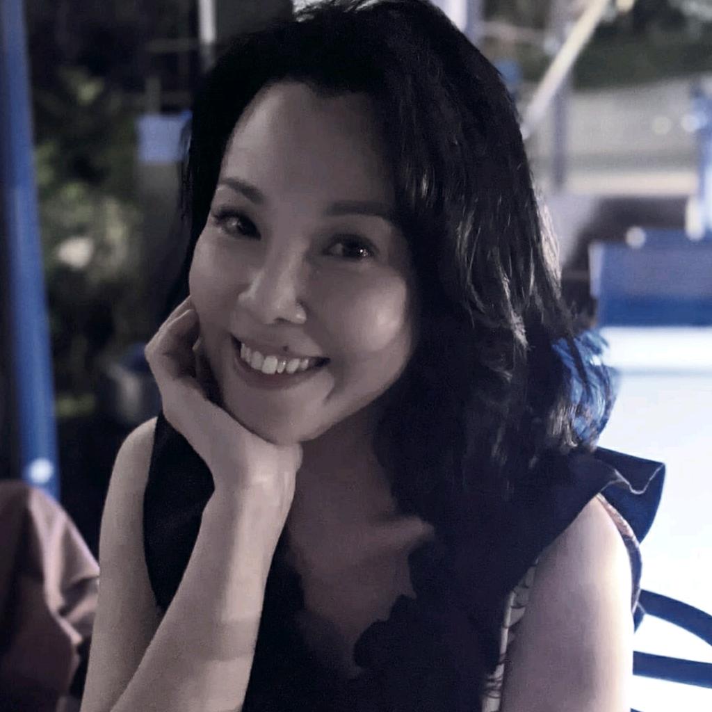 爱嗑瓜子的女皇👸🏻