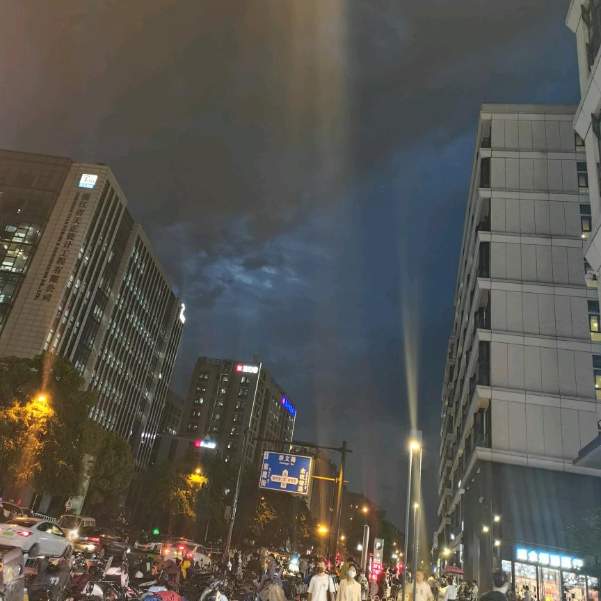 匚  丅